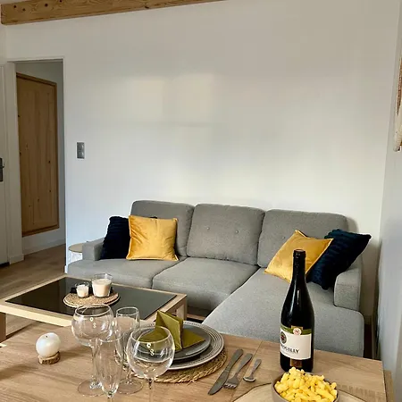 Cosy Proche Commerces Et Naval Group