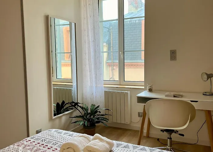 Cosy Proche Commerces Et Naval Group Apartament *