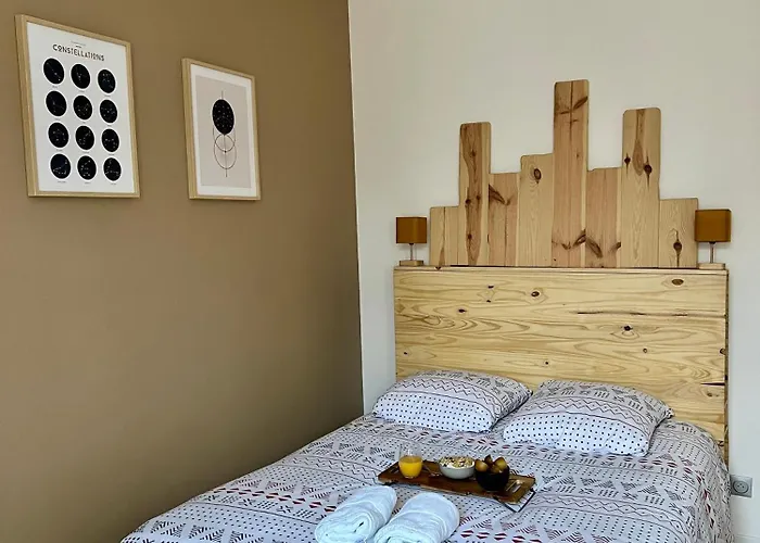 Cosy Proche Commerces Et Naval Group Apartament