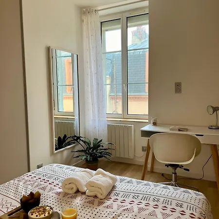 Cosy Proche Commerces Et Naval Group Apartamento *