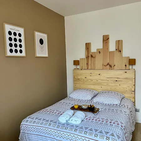 Cosy Proche Commerces Et Naval Group Apartamento